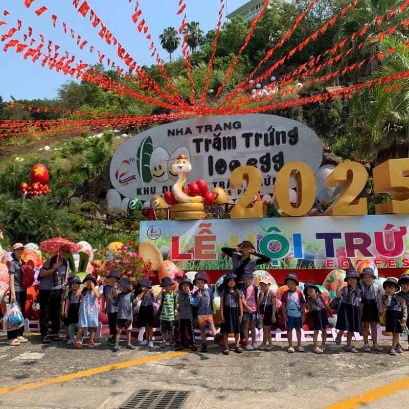 Egg Festival field trip group photo